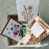 Art lover bloom gift box by Bloomstall.