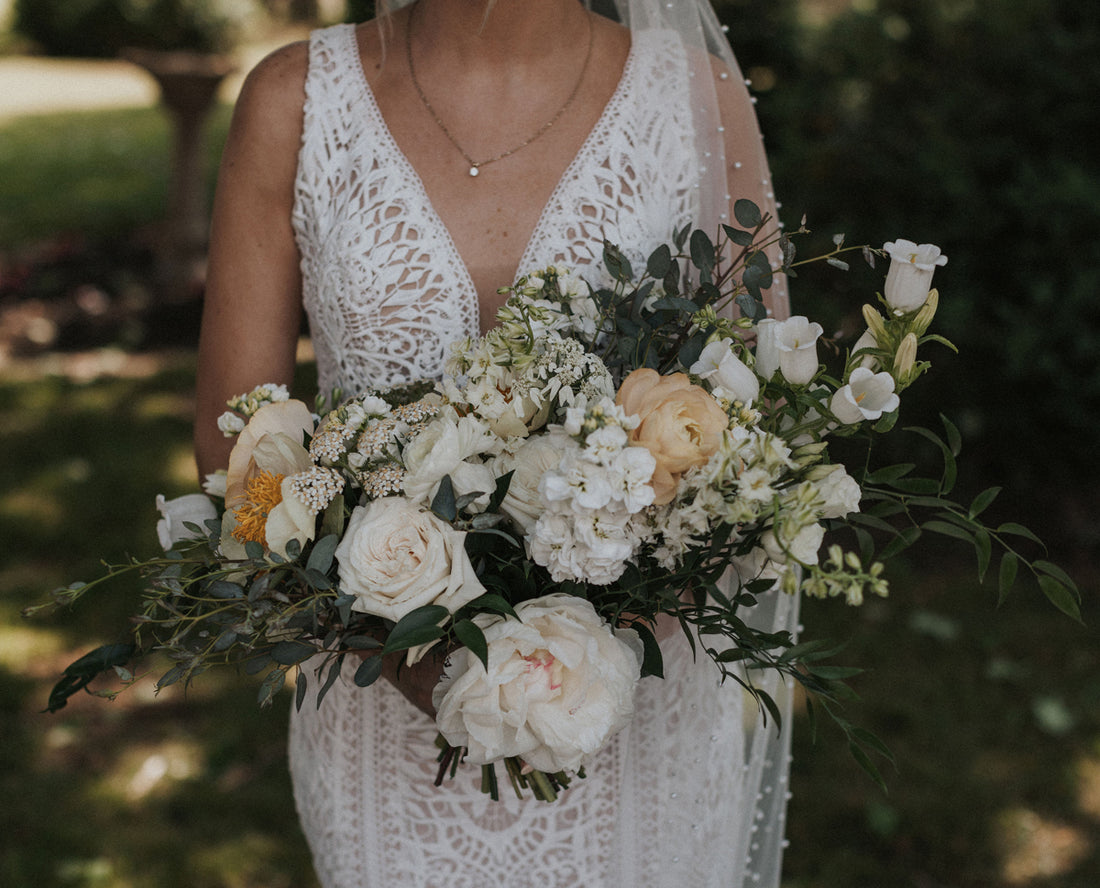 What is a normal amount to pay for flowers for a wedding? - Honest wedding flower budget guidelines from a florist