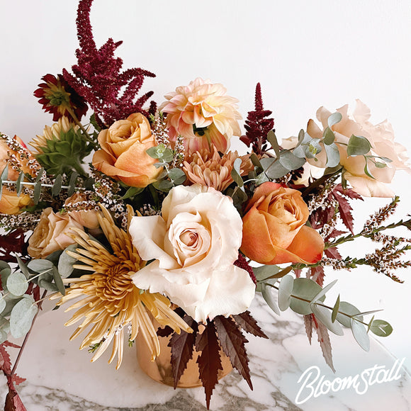 Send beautiful floral arrangements in Columbia, Tennessee with Bloomstall Florist.