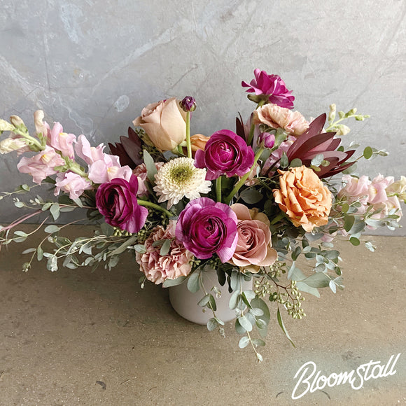 Send funeral or sympathy flowers in Columbia, Tennessee with Bloomstall.